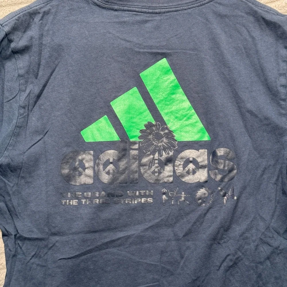 Adidas Shirt Mens Small‎ Blue Graphic Logo Pocket Tee Casual Logo Print